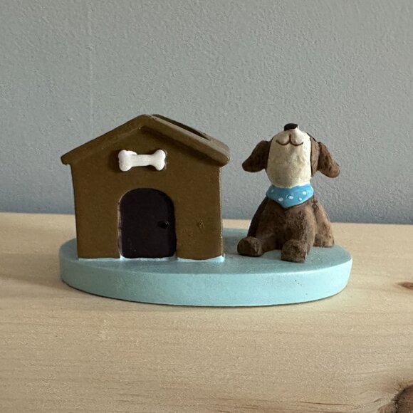 ROOGO | Resin Dog + House Shaped Small Planter | Air Plant - Picture 3 of 7